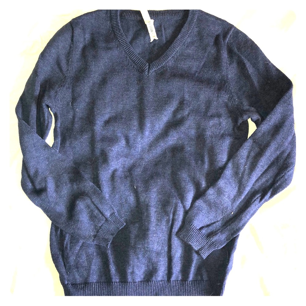 🚨 sold 🚨 Boys NWOT Vneck Knit Sweater